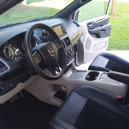 2018 Dodge Caravan SXT for sale in Lakeville, MN – photo 9