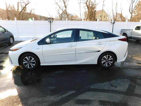 2017 TOYOTA PRIUS PRIME PLUG-IN HYBRID CLEAN GAS SIPPER! - cars & for sale in Barre, VT – photo 4