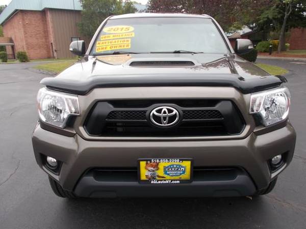 2015 Toyota Tacoma 4WD DOUBLE CAB V6 TRD SPORT - cars & trucks - by... for sale in Cohoes, NY – photo 3