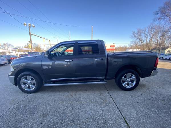 2014 RAM 1500 4WD Crew Cab 140.5 SLT - cars & trucks - by dealer -... for sale in Mishawaka, IN – photo 4