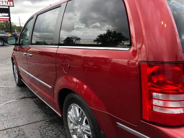 Clean! 2008 Chrysler Town & Country! Loaded! 3rd Row! for sale in Ortonville, OH – photo 10