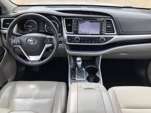 2015 Toyota Highlander XLE - SUV - - by dealer for sale in Waterford, MI – photo 3