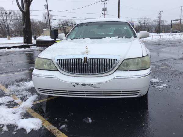 2003 Lincoln town car signature series like new - - by for sale in Frankfort, IL – photo 2