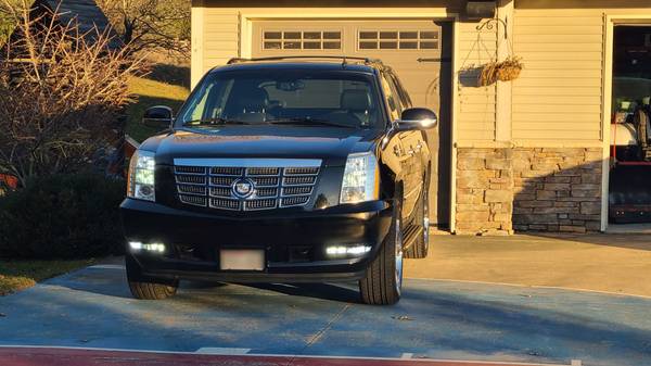 Cadillac Escalade EXT - 22k ORIGINAL Miles - LOADED Extremely RARE!... for sale in Madison, WI – photo 3