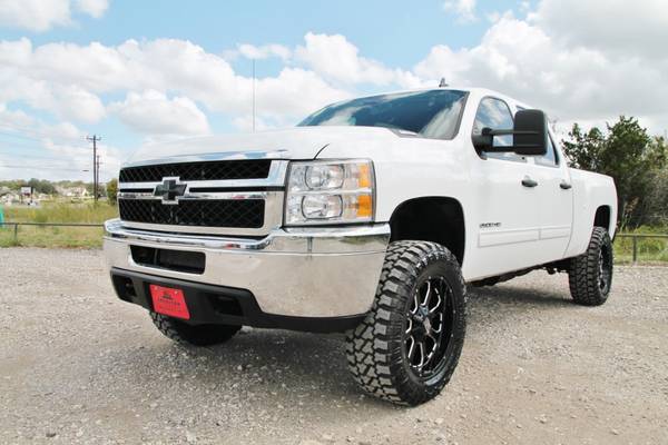 2014 CHEVROLET 2500 LT 4x4 - LOW MILES- DIESEL- COGNITO- NEW 20s &... for sale in Liberty Hill, TX – photo 2