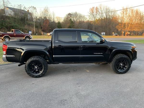 2017 TOYOTA TACOMA SR5* 4X4 * 1 OWNER * Towing Pkg * Brand New Tires... for sale in Sevierville, TN – photo 4