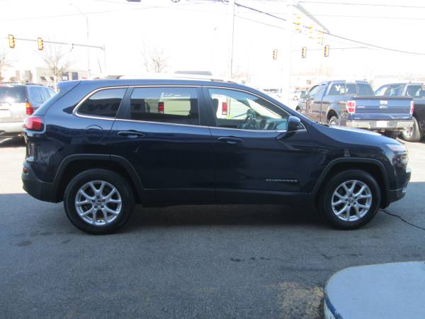 2016 jeep cherokee ltd 4cl 4wd great on gas - - by for sale in East Providence, RI – photo 6