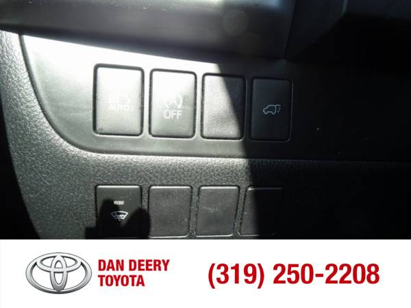 2019 Toyota Highlander SE Predawn Gray Mica - - by for sale in Cedar Falls, IA – photo 12