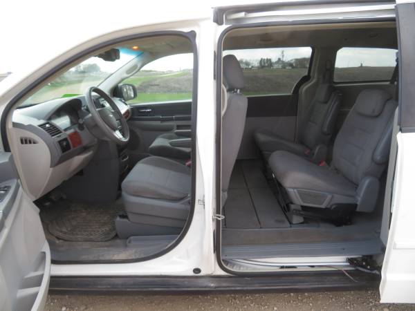 2008 CHRYSLER TOWN & COUNTRY, 145K - - by dealer for sale in Wells, MN – photo 7