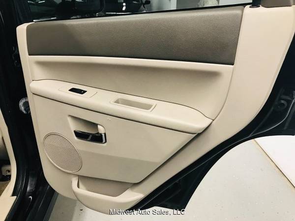 2006 Jeep Grand Cherokee Limited V8 Sunroof, Heated Leather! Very Nice for sale in Eden Prairie, MN – photo 17