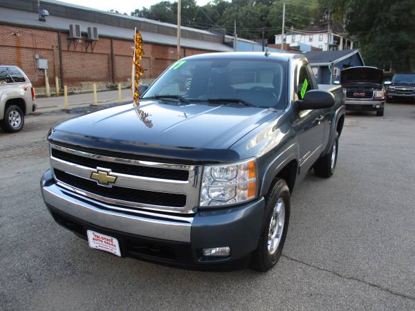 2007 Chevy Silverado 1500 Regular Cab LT (4WD) Low Miles! for sale in Dubuque, IA – photo 3