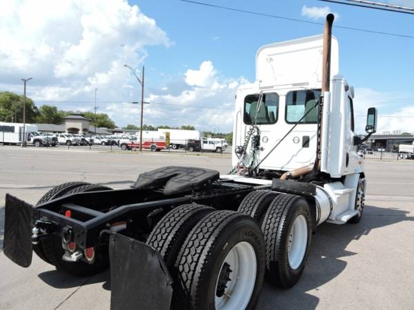 2011 FREIGHTLINER CASCADIA DAYCAB DD13 with for sale in Grand Prairie, TX – photo 23