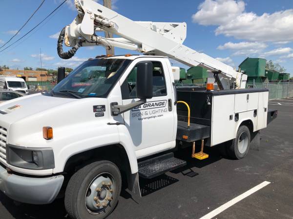 2006 Chevy 5500 Kodiak w/ Altec AT37G Aerial Bucket Truck for sale in Hinsdale, IL – photo 3