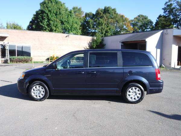 09 Chrysler Town & Country LX V6 Auto Loaded 90K Clean Carfax! for sale in ENDICOTT, NY – photo 8