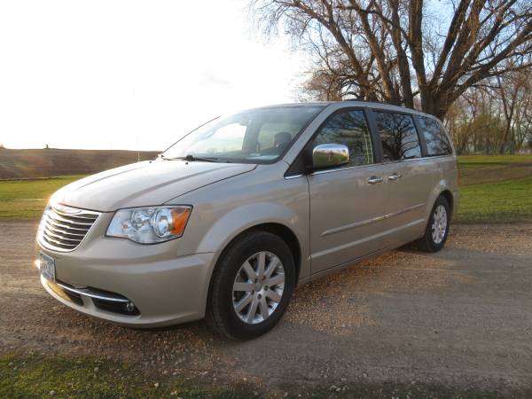 2008 CHRYSLER TOWN & COUNTRY, 145K - - by dealer for sale in Wells, MN – photo 11