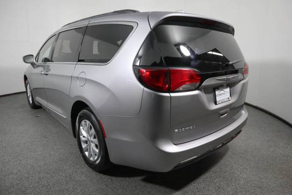 2017 Chrysler Pacifica, Billet Silver Metallic Clearcoat for sale in Wall, NJ – photo 3