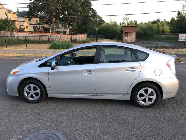 2013 Toyota Prius FOUR Hybrid *51 MPG Gas saver * Leather - cars &... for sale in Vancouver, OR – photo 6