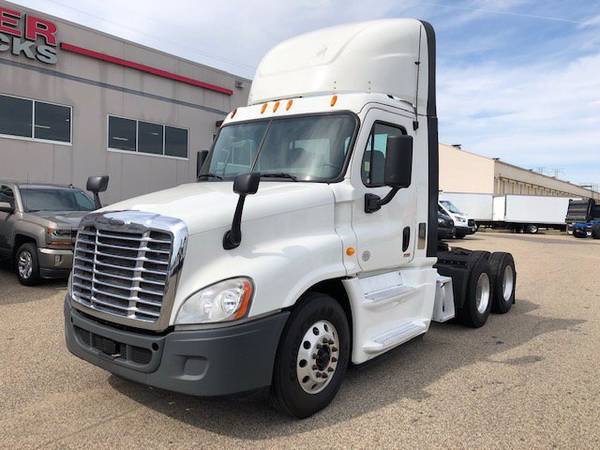 2014 Freightliner Cascadia - cars & trucks - by dealer - vehicle... for sale in Savage, MN – photo 2