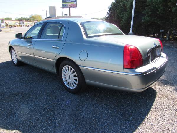 2005 Lincoln Town Car- Call Myca for sale in Rocky Mount, VA – photo 2