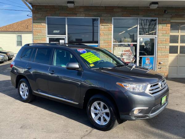 TOYOTA HIGHLANDER - cars & trucks - by dealer - vehicle automotive... for sale in Cranston, RI – photo 3