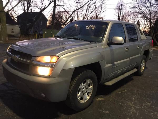 2002 CHEVROLET AVALANCHE - cars & trucks - by dealer - vehicle... for sale in Kenosha, WI – photo 2