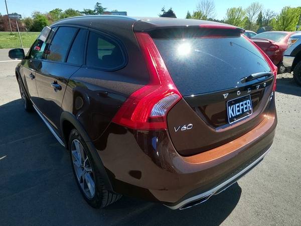 2017 Volvo V60 Cross Country AWD All Wheel Drive T5 Platinum Wagon for sale in Corvallis, OR – photo 5