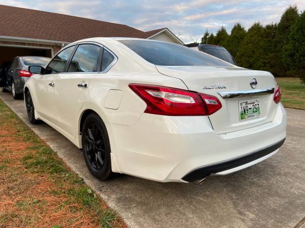 2016 Nissan Altima - 33k miles, Alloy Wheels, Backup Camera,... for sale in Bowling Green , KY – photo 3