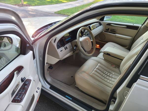 2007 LINCOLN TOWN CAR Signature ONE OWNER LOW MILES EXCELLENT COND.... for sale in Charlotte, NC – photo 18