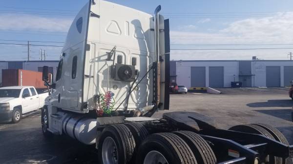 2012 Freightliner Cascadia-manual - - by dealer for sale in Hialeah, FL – photo 11