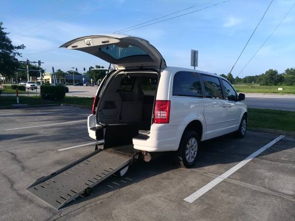 Handicap van - 2010 Chrysler Town & Country for sale in Palm Bay, FL