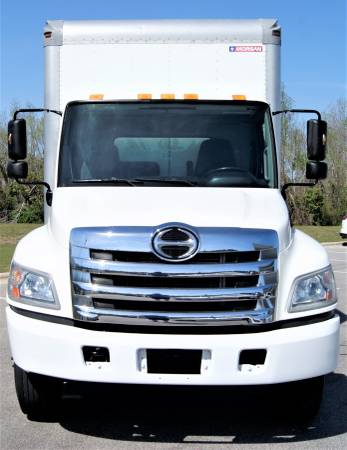 2013 Hino 268 24’ Box Truck 102 X 97 Cargo Truck Liftgate Refurbished for sale in Emerald Isle, VA – photo 3