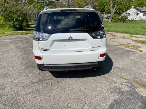 2008 Mitsubishi OUTLANDER AWD (runs excellent/low miles) - cars & for sale in Pontiac, MI – photo 3