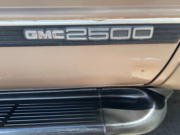 1998 GMC suburban 2500 4X4 clean title for sale in Reno, NV – photo 5