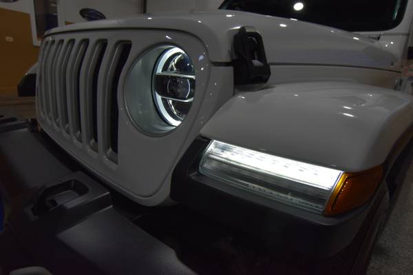 2020 Jeep Gladiator Overland 4x4 - - by dealer for sale in Chicago, IA – photo 18