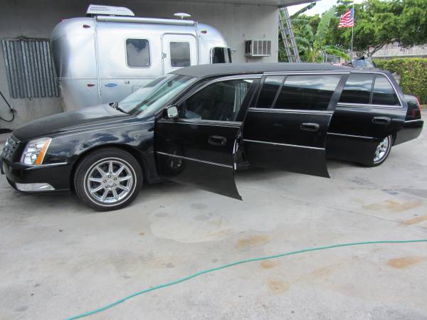 2011 DTS Cadillac Superior 6 door Limousine funeral car hearse for sale in Hollywood, SC – photo 3