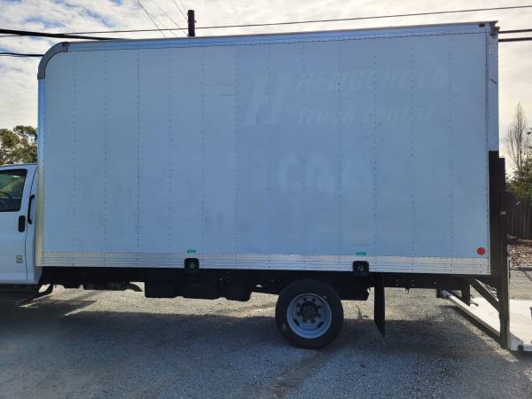 2005 GMC 4500 Box Truck 18 foot with Lift Gate - - by for sale in Medford, OR – photo 14