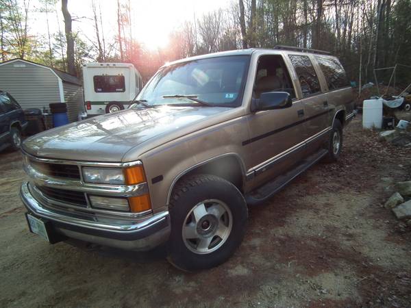 99 4x4 CHEVY :lt: k1500 SUBURBAN LOADED! - cars & trucks - by owner... for sale in Northfield Falls, VT – photo 11