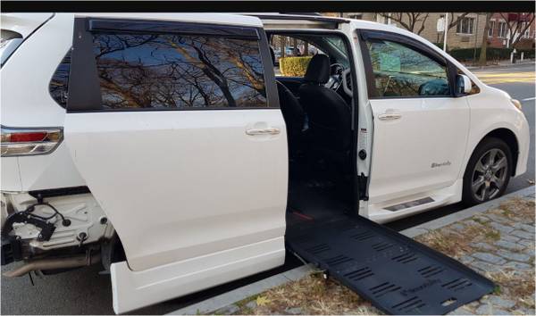 2018 Toyota Sienna XLE Braun Mobility Wheelchair Accessible 14k for sale in Louisville, KY – photo 2