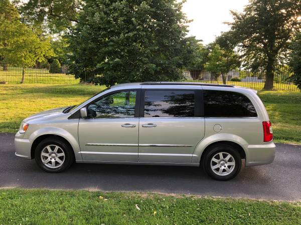 2012 Chrysler Town and Country Fully Loaded Leather-DVD-3RD ROW 7-Pass for sale in Brooklyn, NY – photo 3