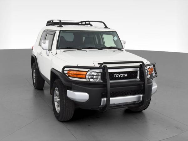 2013 Toyota FJ Cruiser Sport Utility 2D suv White - FINANCE ONLINE -... for sale in Cleveland, OH – photo 16