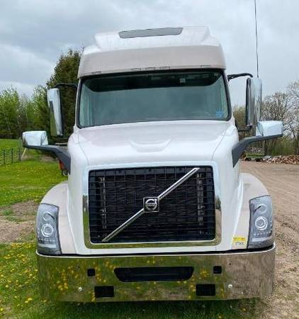 Online Auction: 2016 Volvo D13 Semi - - by dealer for sale in Elk River, MN – photo 10