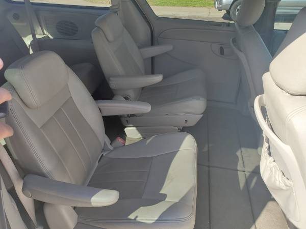 2006 Chrysler town an country stow n go limited 137k miles for sale in Glendale, AZ – photo 8