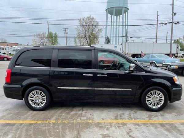 2016 Chrysler Town Country Limited - - by for sale in Medina, OH – photo 8