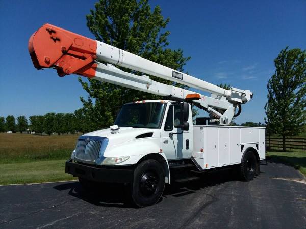 53k Miles 60' Material Handling 2004 International 4300 Bucket Truck for sale in Hampshire, NY – photo 20