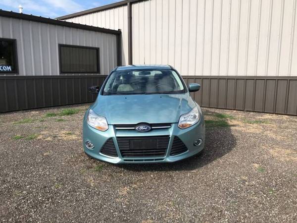 2012 Ford Focus SE - cars & trucks - by dealer - vehicle automotive... for sale in Junction City, KS – photo 3