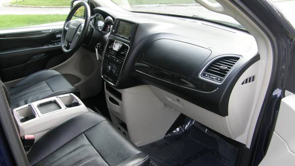 2013 Chrysler Town&Country Touring Leather+Dvd Backup Cam 59000 Miles for sale in West Allis/Milwaukee, WI – photo 13