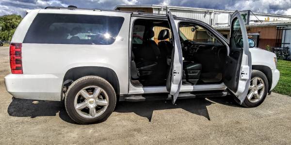 2011 Chevrolet Suburban LT - cars & trucks - by dealer - vehicle... for sale in Neenah, WI – photo 10