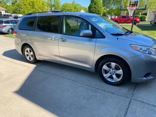 2011 Toyota Sienna for sale in Channahon, IL – photo 2