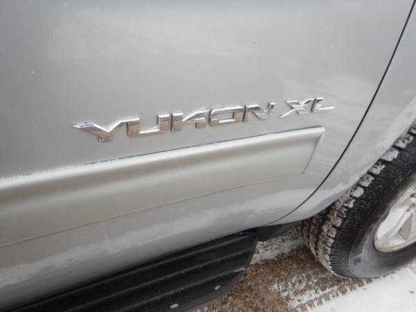 2012 GMC Yukon XL SLT - Super Savings! - - by dealer for sale in Oakdale, WI – photo 10