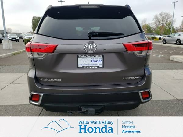 2019 Toyota Highlander Limited suv Gray - - by dealer for sale in College Place, WA – photo 6